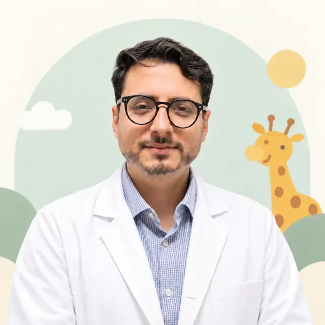 Retrato del Dr. Pedro Bravo, cardiólogo de CrabCare en Cuenca, con bata blanca